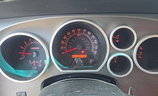 2015 Toyota Sequoia 4WD 5.7L FFV SR5 - 23037311 - 9