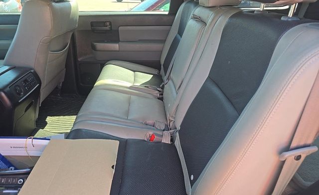 2015 Toyota Sequoia 4WD 5.7L FFV SR5 - 23037311 - 10