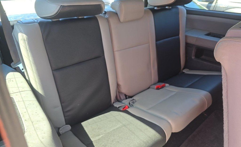 2015 Toyota Sequoia 4WD 5.7L FFV SR5 - 23037311 - 11