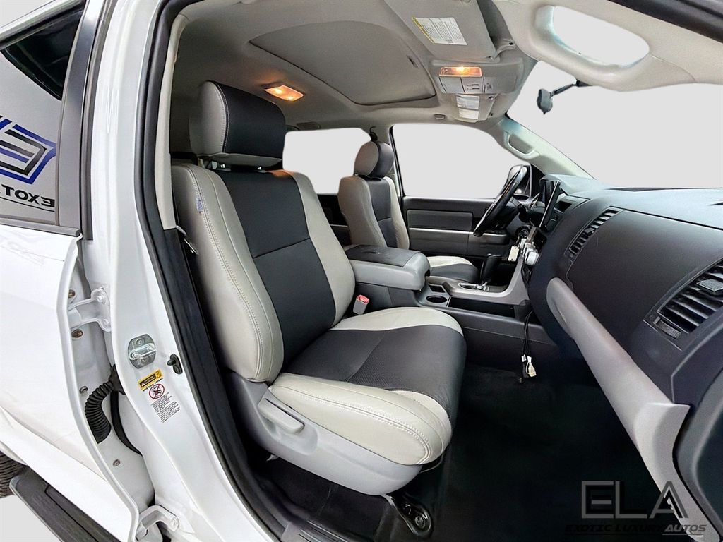 2015 Toyota Sequoia 4WD 5.7L FFV SR5 - 23037311 - 30