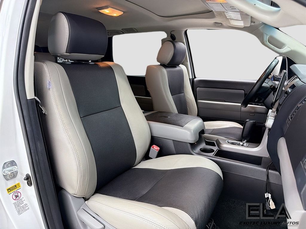 2015 Toyota Sequoia 4WD 5.7L FFV SR5 - 23037311 - 31