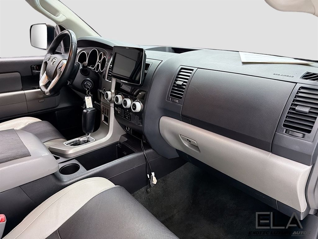 2015 Toyota Sequoia 4WD 5.7L FFV SR5 - 23037311 - 35