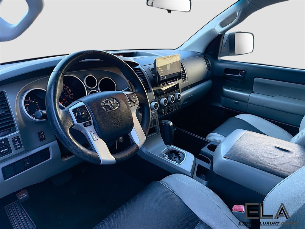2015 Toyota Sequoia 4WD 5.7L FFV SR5 - 23037311 - 39