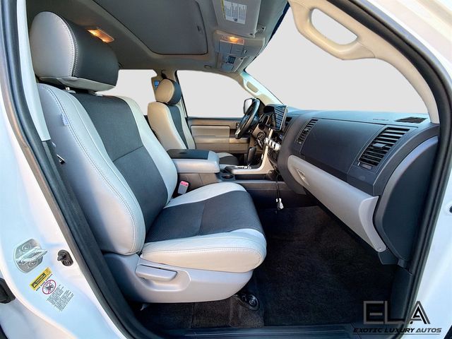 2015 Toyota Sequoia 4WD 5.7L FFV SR5 - 23037311 - 45