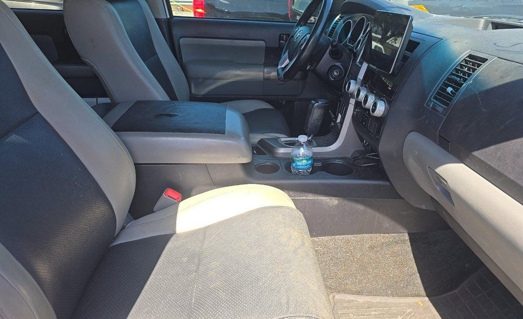 2015 Toyota Sequoia 4WD 5.7L FFV SR5 - 23037311 - 6
