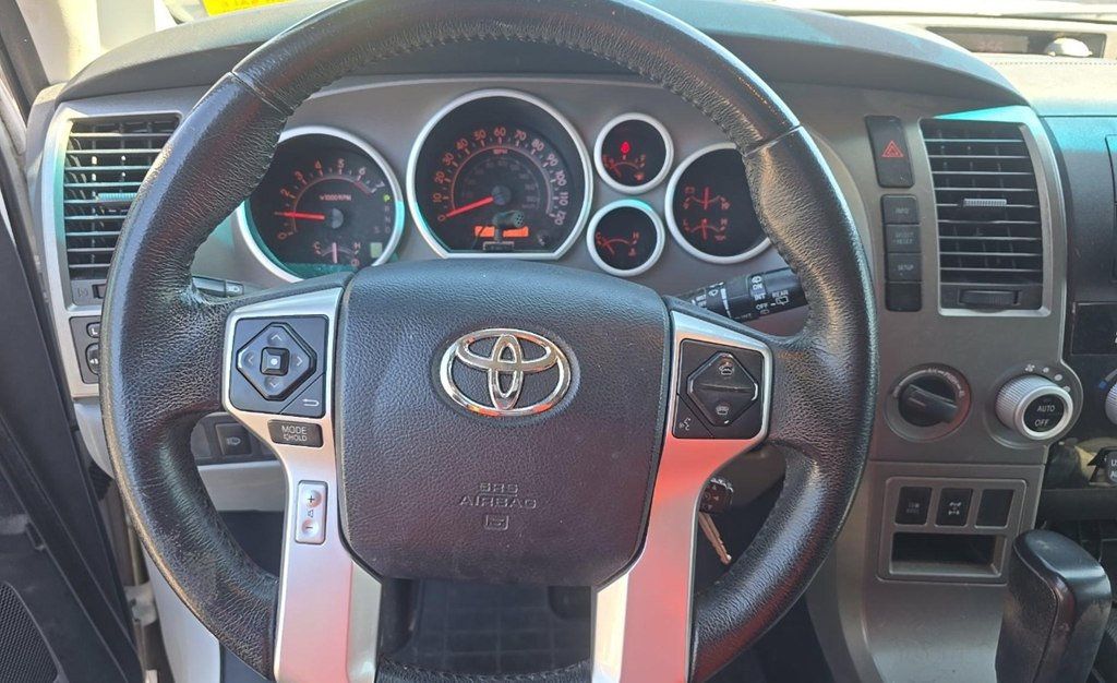 2015 Toyota Sequoia 4WD 5.7L FFV SR5 - 23037311 - 7