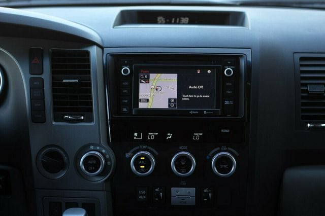 2015 Toyota Sequoia ONE OWNER LIMITED W/ PREMIUM JBL AUDIO/ NAVIGATION, MOONROOF - 22985520 - 14