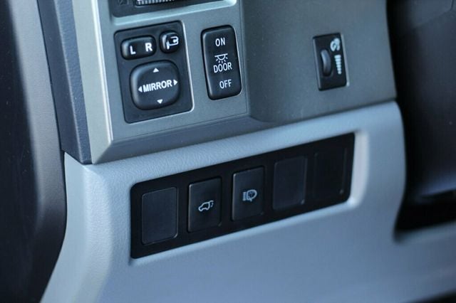 2015 Toyota Sequoia ONE OWNER LIMITED W/ PREMIUM JBL AUDIO/ NAVIGATION, MOONROOF - 22985520 - 22