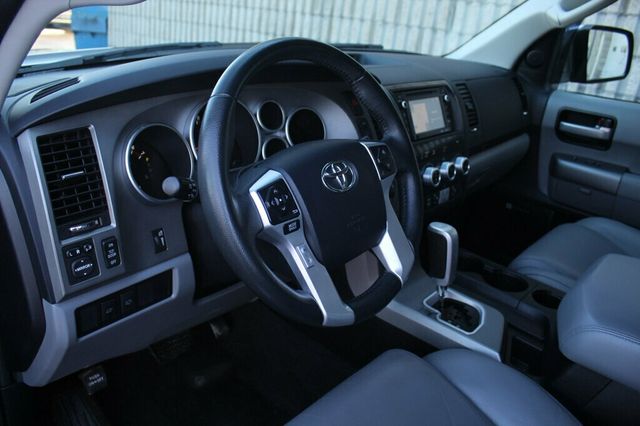 2015 Toyota Sequoia ONE OWNER LIMITED W/ PREMIUM JBL AUDIO/ NAVIGATION, MOONROOF - 22985520 - 25