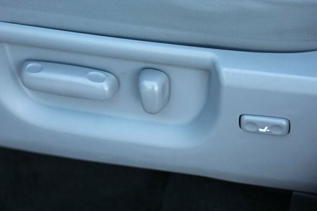 2015 Toyota Sequoia ONE OWNER LIMITED W/ PREMIUM JBL AUDIO/ NAVIGATION, MOONROOF - 22985520 - 26