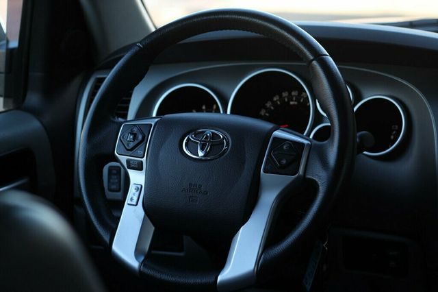 2015 Toyota Sequoia ONE OWNER LIMITED W/ PREMIUM JBL AUDIO/ NAVIGATION, MOONROOF - 22985520 - 30