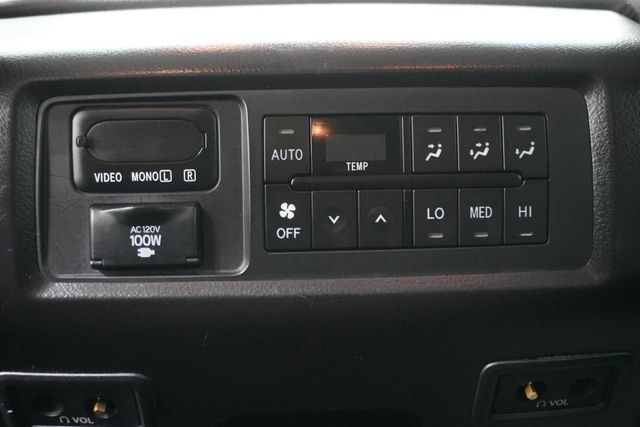 2015 Toyota Sequoia RWD 5.7L Platinum - 22936088 - 13