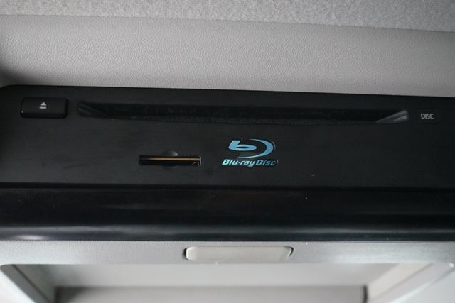 2015 Toyota Sequoia RWD 5.7L Platinum - 22936088 - 15