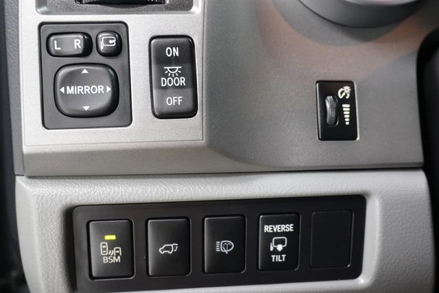 2015 Toyota Sequoia RWD 5.7L Platinum - 22936088 - 26