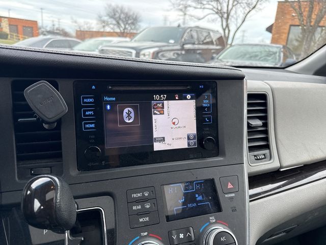 2015 Toyota Sienna  - 22962345 - 9