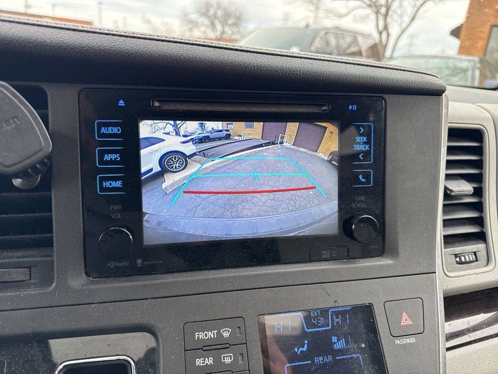 2015 Toyota Sienna  - 22962345 - 12