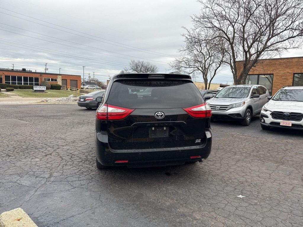 2015 Toyota Sienna  - 22962345 - 4