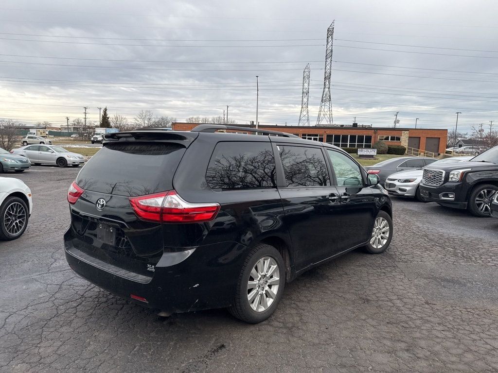 2015 Toyota Sienna  - 22962345 - 5