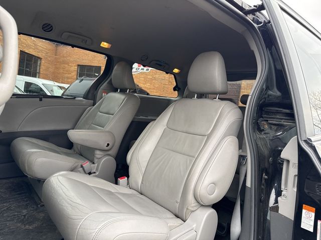 2015 Toyota Sienna  - 22962345 - 7