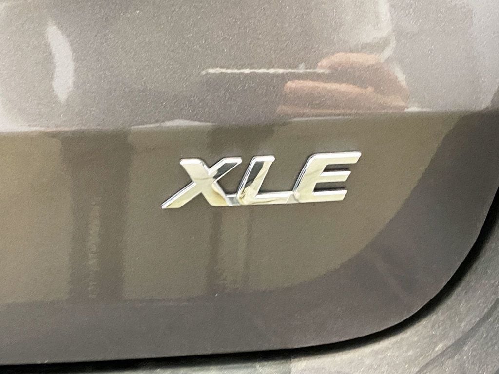 2015 Toyota Sienna  - 22952776 - 16