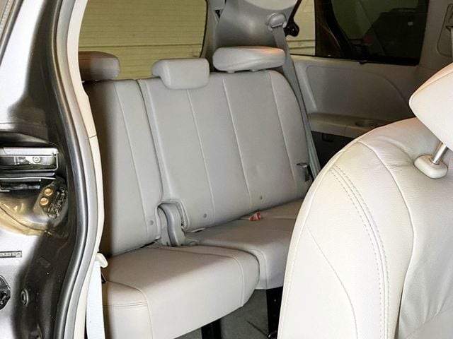 2015 Toyota Sienna  - 22952776 - 21