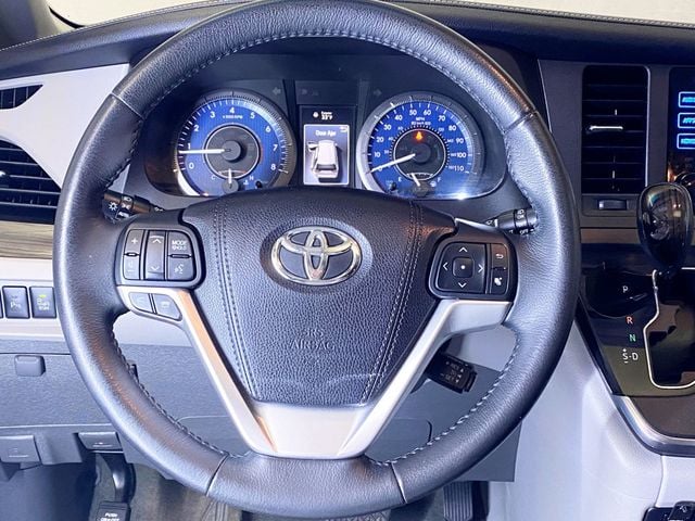 2015 Toyota Sienna  - 22952776 - 27