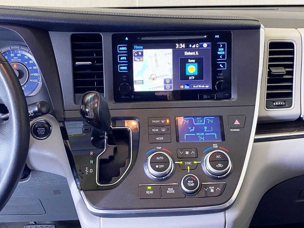 2015 Toyota Sienna  - 22952776 - 29