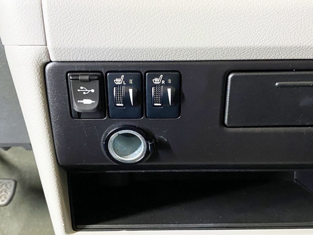 2015 Toyota Sienna  - 22952776 - 31