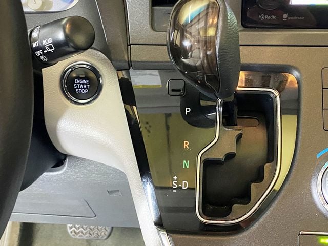 2015 Toyota Sienna  - 22952776 - 33