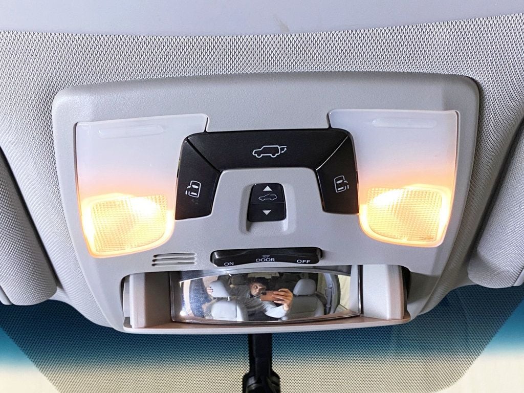 2015 Toyota Sienna  - 22952776 - 35