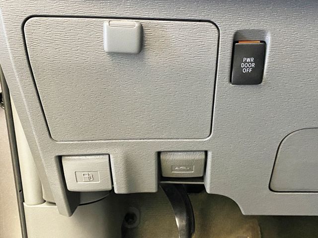 2015 Toyota Sienna  - 22952776 - 38