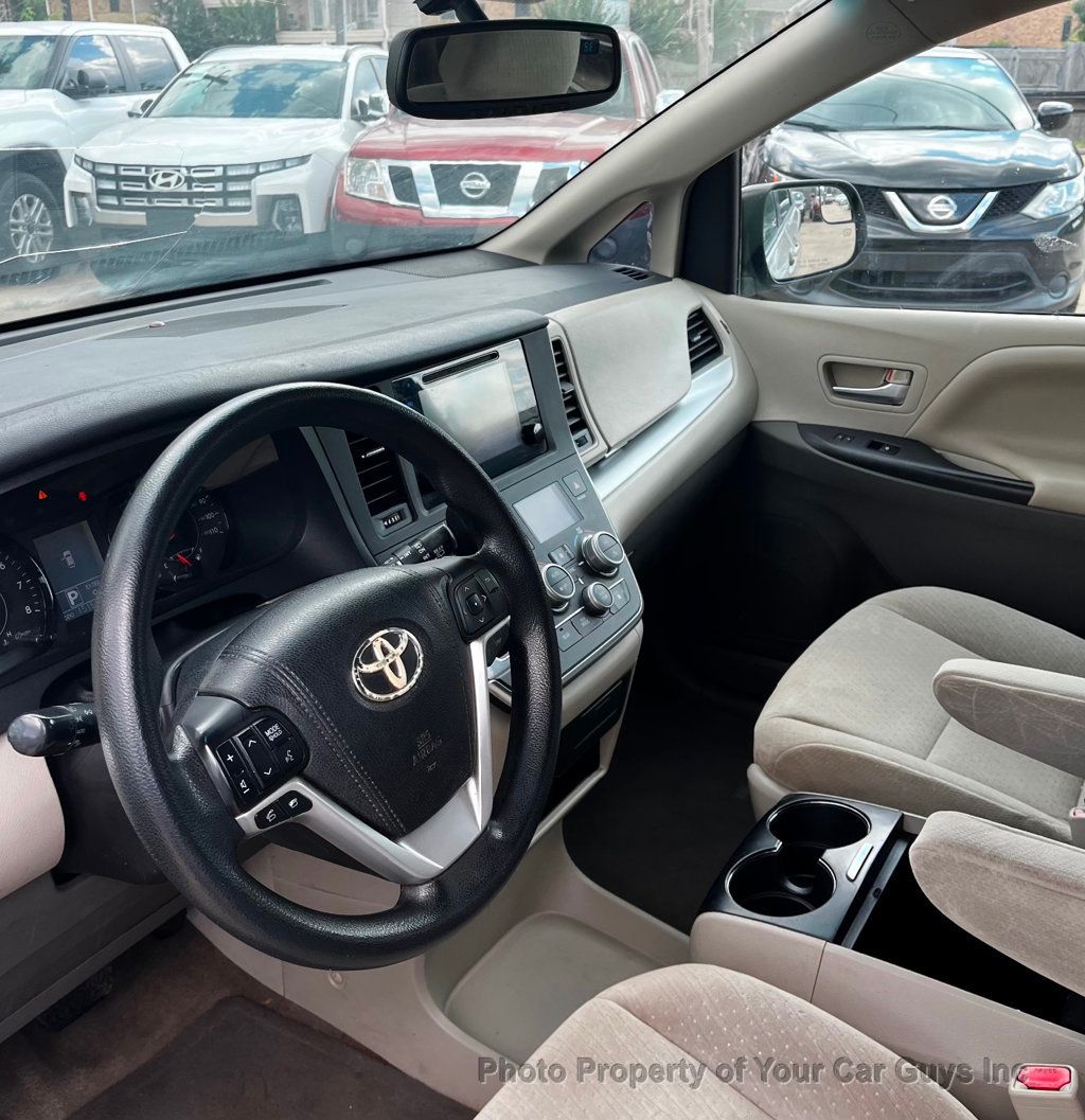 2015 Toyota Sienna  - 23049740 - 12