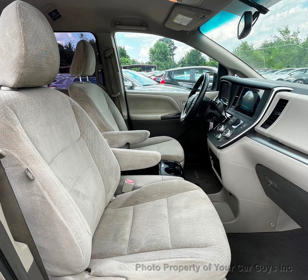 2015 Toyota Sienna  - 23049740 - 13