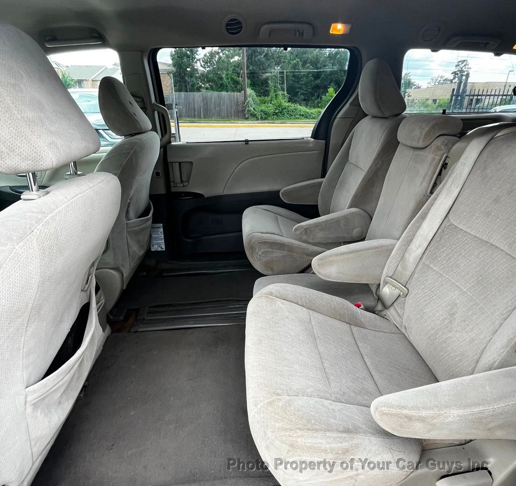 2015 Toyota Sienna  - 23049740 - 14