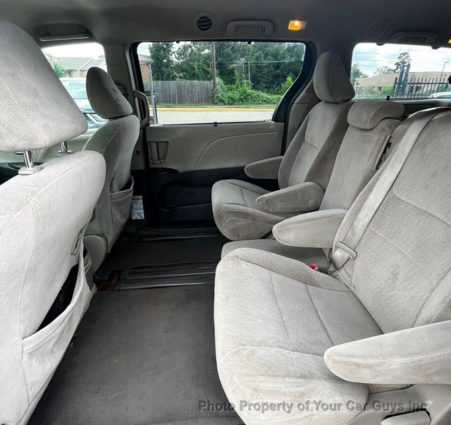 2015 Toyota Sienna  - 23049740 - 14