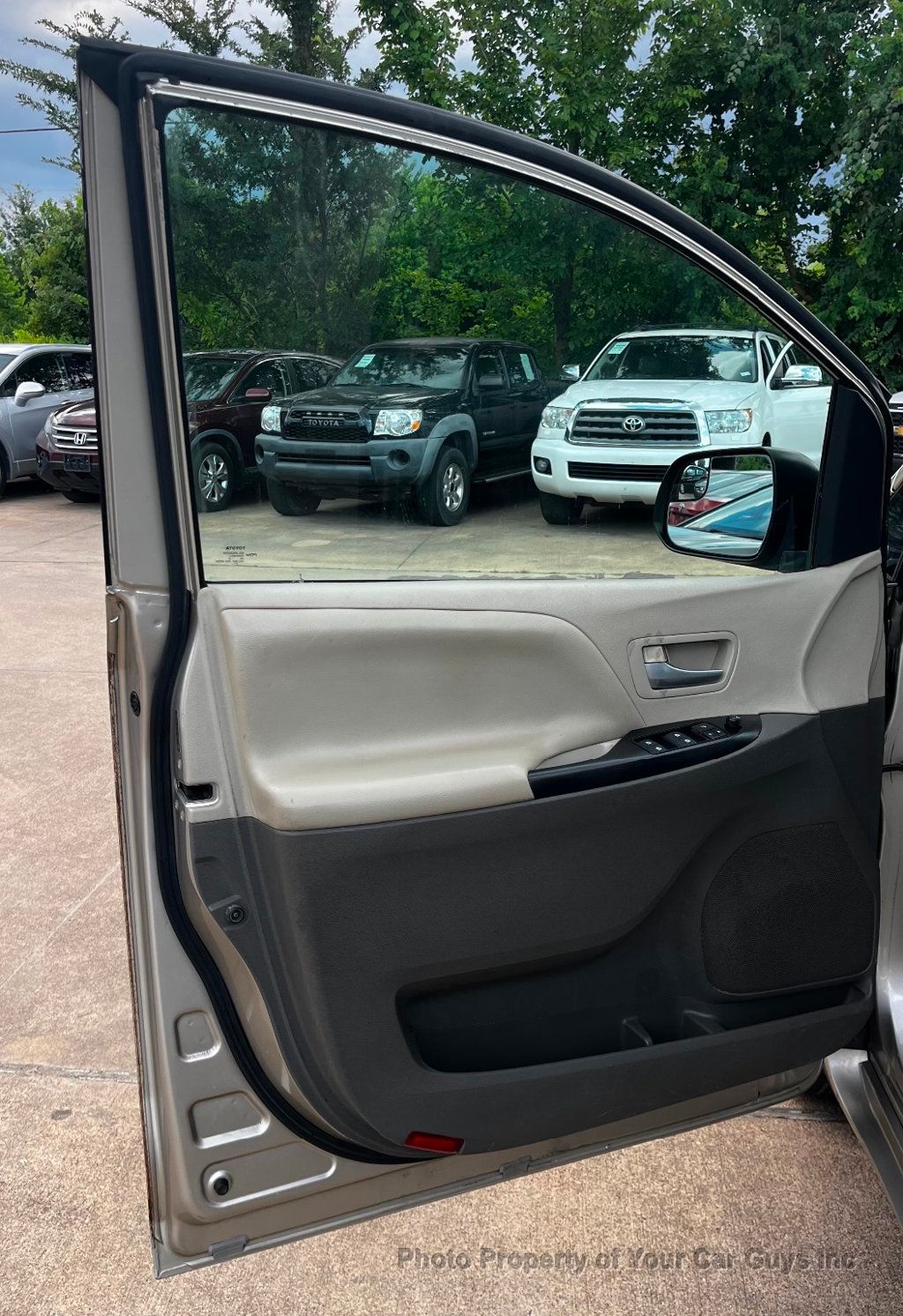 2015 Toyota Sienna  - 23049740 - 16