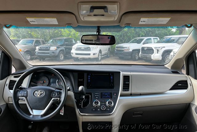 2015 Toyota Sienna  - 23049740 - 21