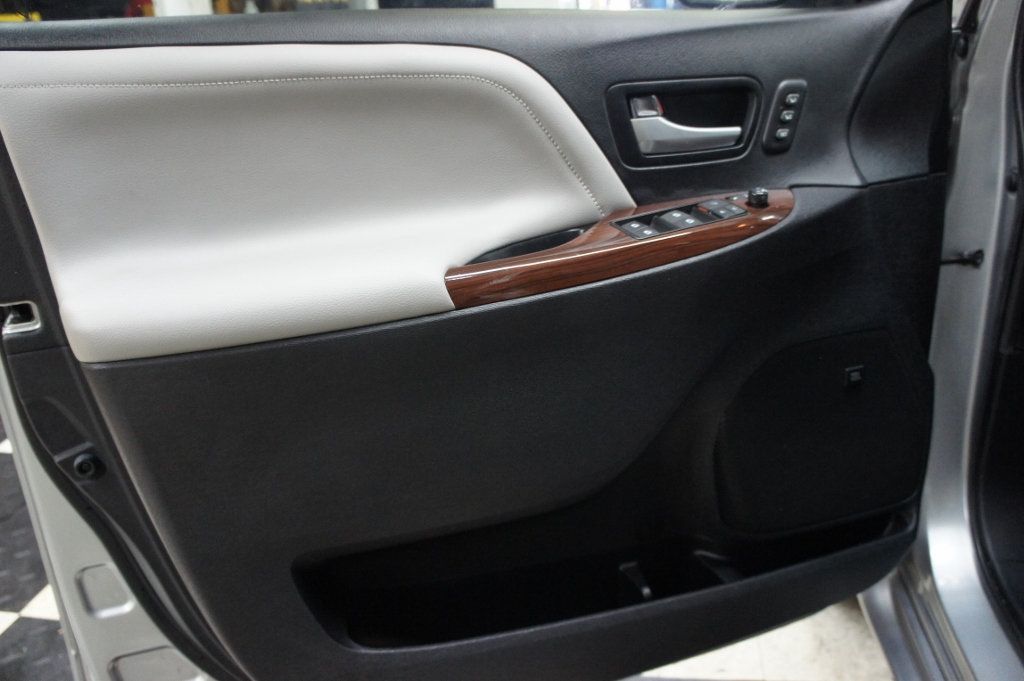 2015 Toyota Sienna 1-Owner, Clean, 7-Passengers - 22957840 - 24