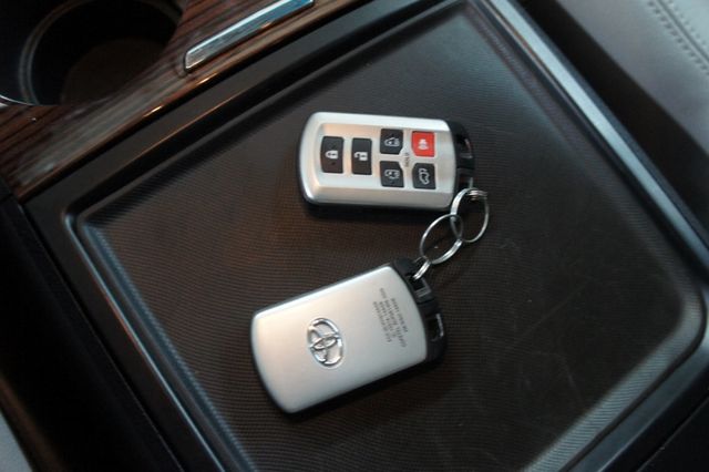 2015 Toyota Sienna 1-Owner, Clean, 7-Passengers - 22957840 - 26