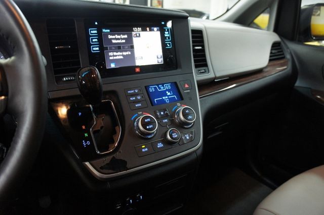 2015 Toyota Sienna 1-Owner, Clean, 7-Passengers - 22957840 - 28