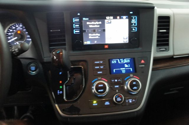 2015 Toyota Sienna 1-Owner, Clean, 7-Passengers - 22957840 - 29