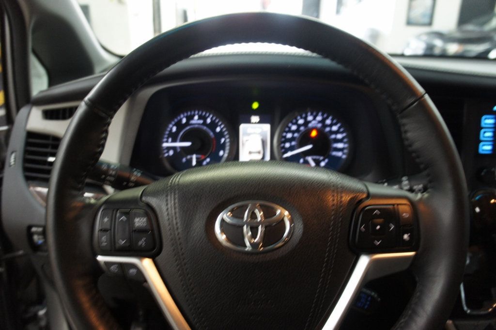 2015 Toyota Sienna 1-Owner, Clean, 7-Passengers - 22957840 - 31