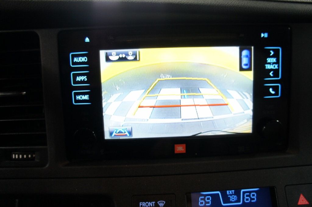 2015 Toyota Sienna 1-Owner, Clean, 7-Passengers - 22957840 - 32