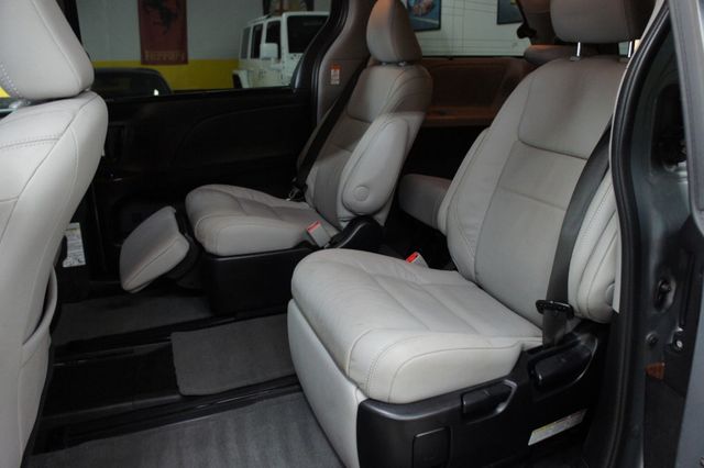 2015 Toyota Sienna 1-Owner, Clean, 7-Passengers - 22957840 - 36
