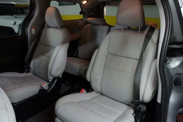 2015 Toyota Sienna 1-Owner, Clean, 7-Passengers - 22957840 - 37