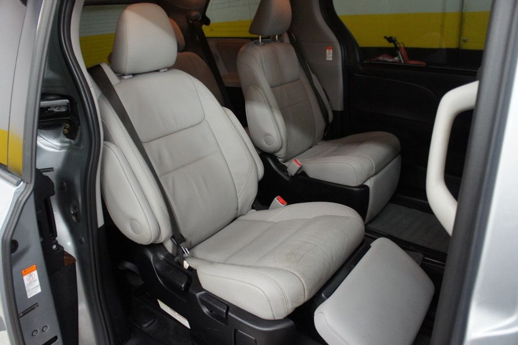 2015 Toyota Sienna 1-Owner, Clean, 7-Passengers - 22957840 - 4