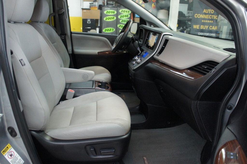 2015 Toyota Sienna 1-Owner, Clean, 7-Passengers - 22957840 - 49