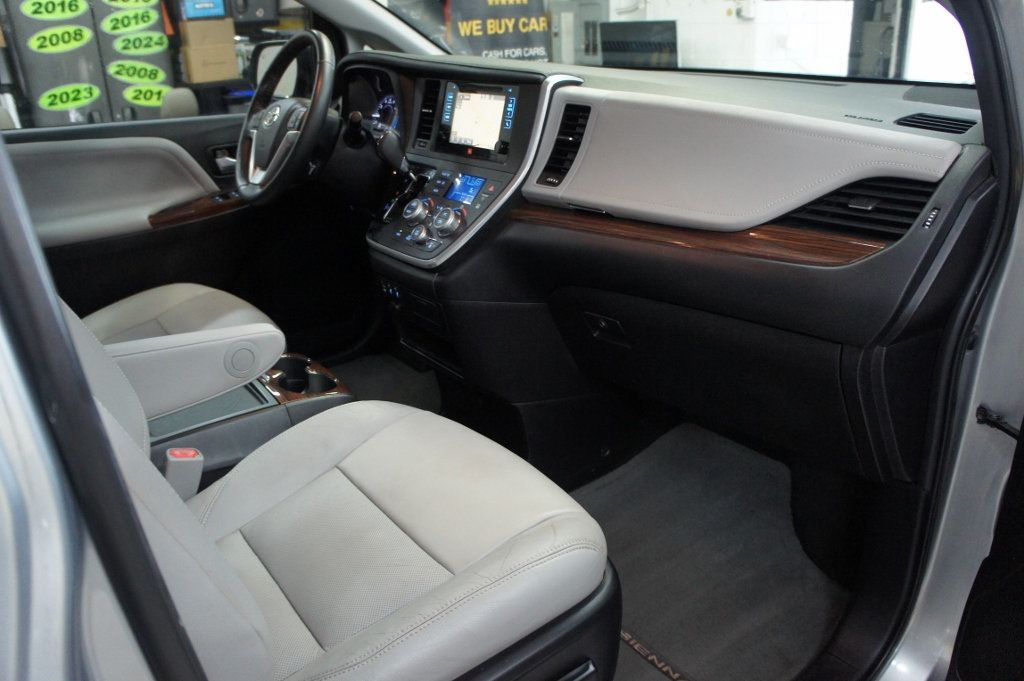 2015 Toyota Sienna 1-Owner, Clean, 7-Passengers - 22957840 - 50
