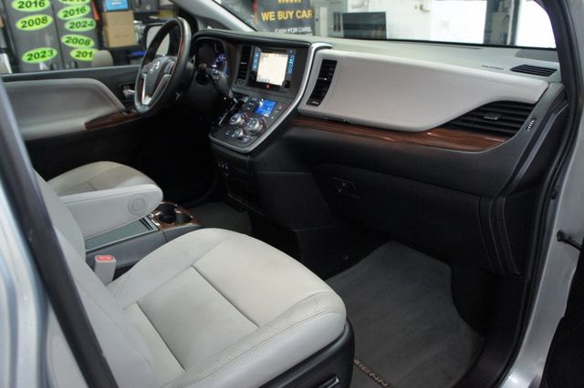 2015 Toyota Sienna 1-Owner, Clean, 7-Passengers - 22957840 - 50