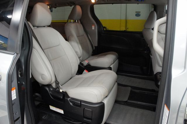 2015 Toyota Sienna 1-Owner, Clean, 7-Passengers - 22957840 - 52